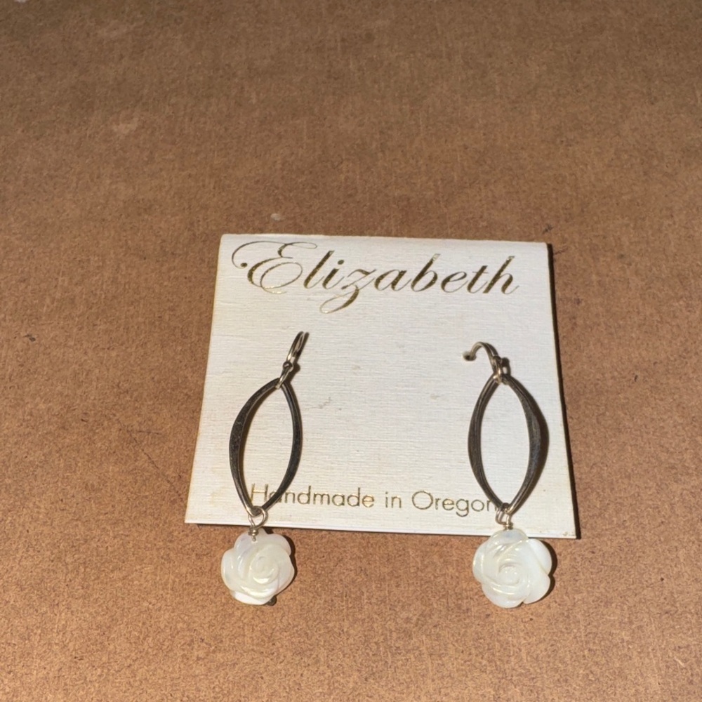 NWT ELIZABETH HANDMADE IN OREGON Silver Tone Earrings with White Rose Charm